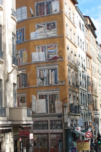 Gorgeous painted wall in Lyon